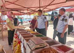 查看有无过时、变质、盗窟、冒充伪劣食物出